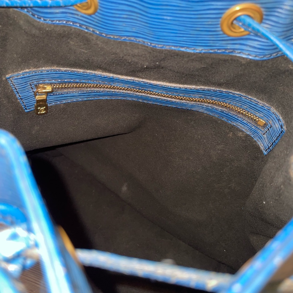 Louis Vuitton Epi Noe Bucket Bag in Blue with Drawstring - Picture 8 of 12